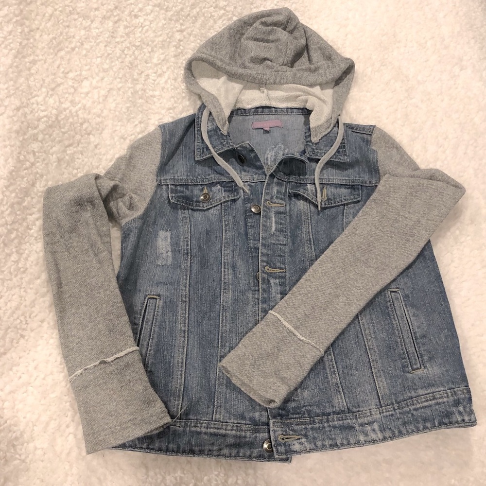 New, never worn Harper jean jacket w/ grey sleeves
